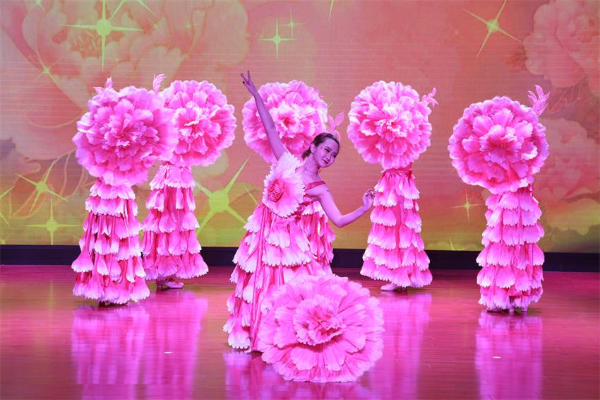华体会线上平台,华体会（中国）2019年度工作动员大会---舞蹈《花开树恩》